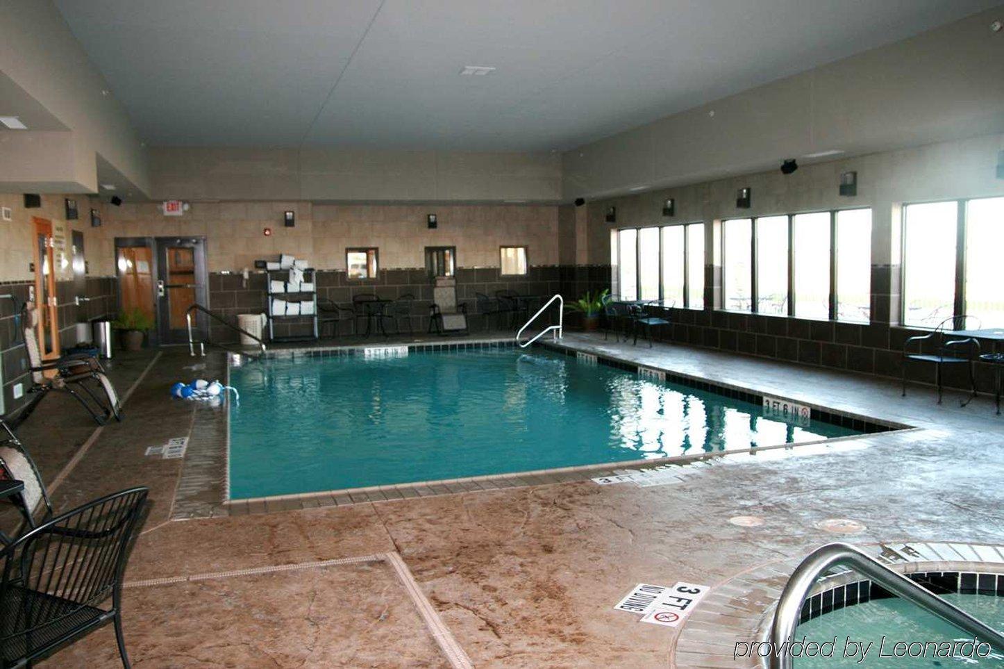 Hampton & Hotel